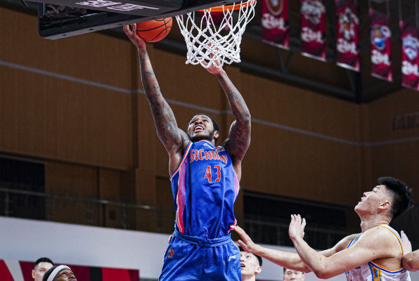 范子铭摘18+10亨特空砍35分 北京95-86送四川两连败 范子铭摘18+10亨特空砍35分 北京95-86送四川两连败