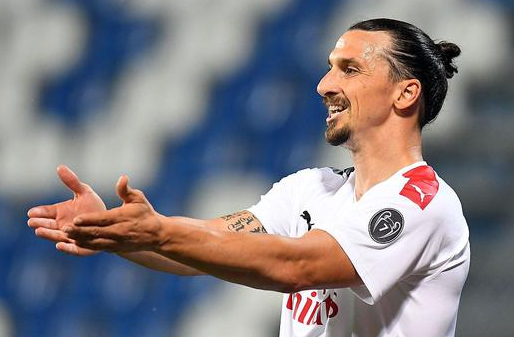 意甲-米兰客场2-1萨索洛 伊布梅开二度+秀插花脚